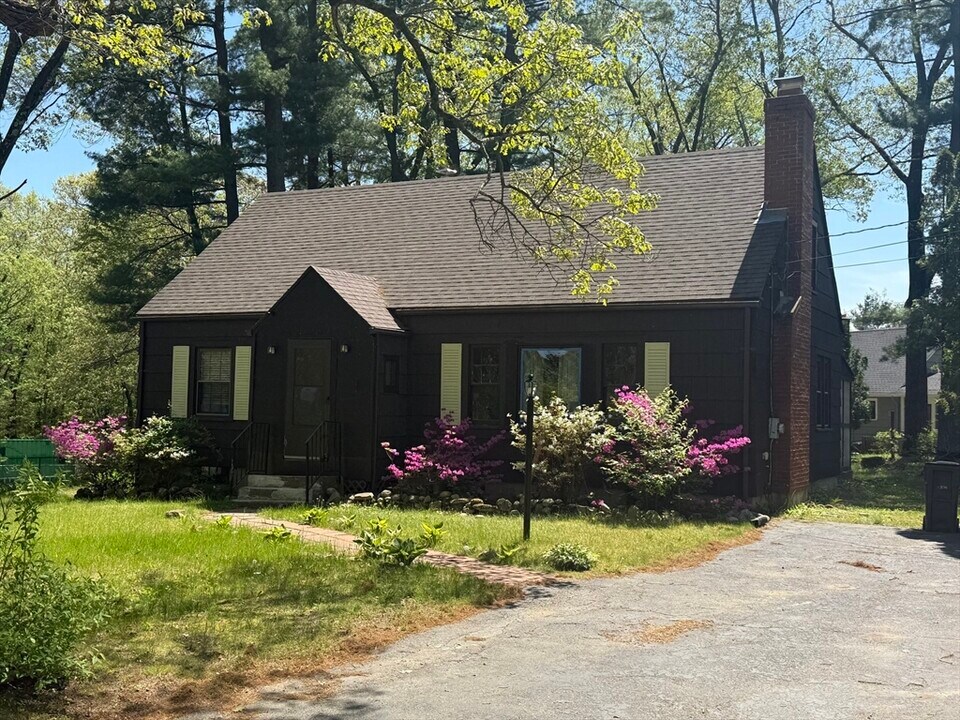 69 Aldrich Dr in Westfield, MA - Building Photo