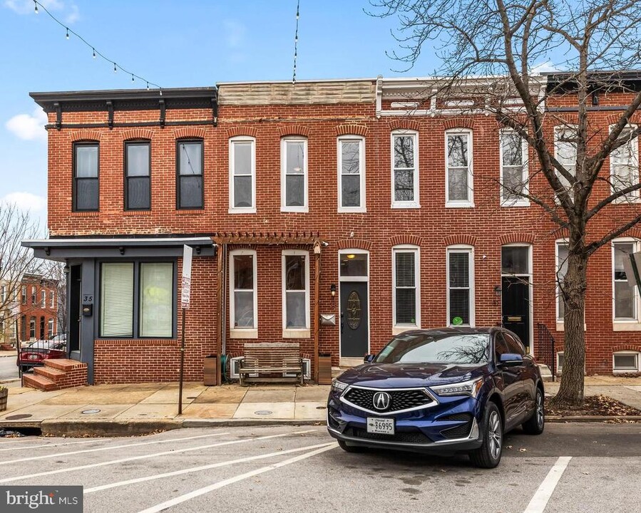 33 N Montford Ave in Baltimore, MD - Building Photo