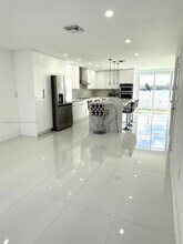 10730 NW 7th St in Miami, FL - Building Photo - Building Photo
