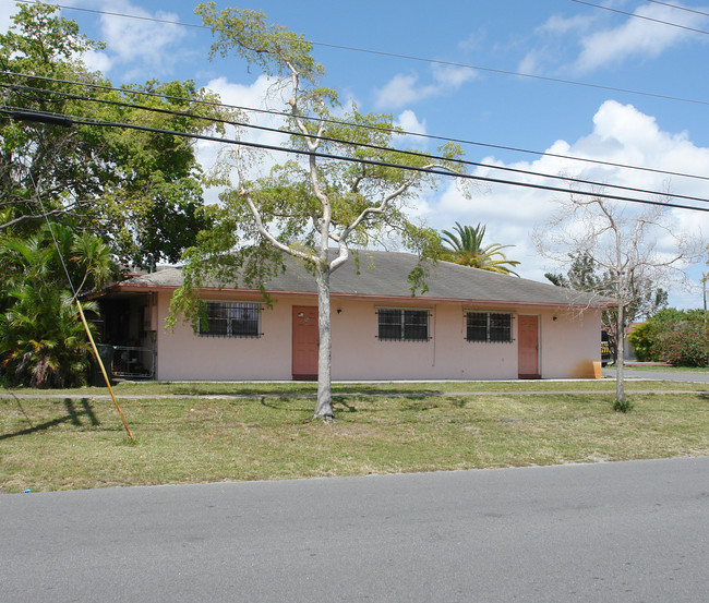 50-56 SE 13th St in Dania Beach, FL - Building Photo - Building Photo