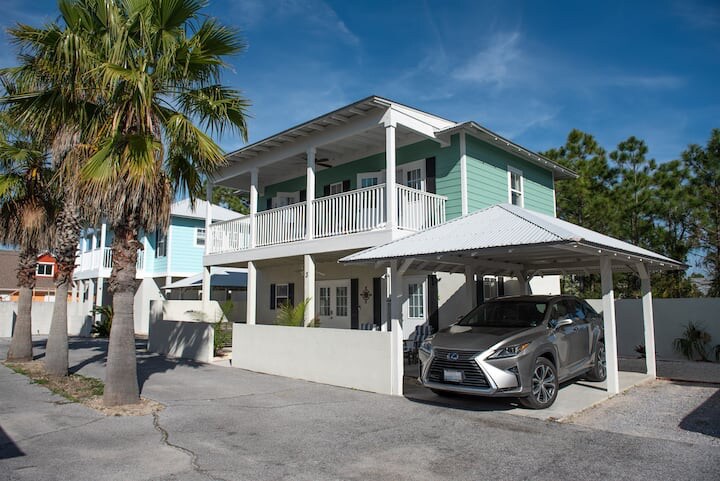 8410 Thomas Dr in Panama City Beach, FL - Building Photo