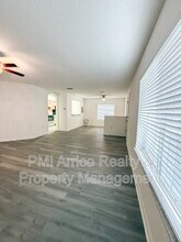 7328 E Bank Dr in Tampa, FL - Building Photo - Building Photo