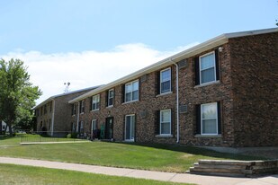 Parkwood Apartments in Bismarck, ND - Building Photo