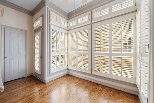 property at 1515 Hyde Park Blvd