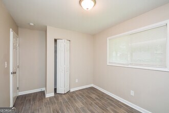 1534 Flicker Rd in Jonesboro, GA - Foto de edificio - Building Photo