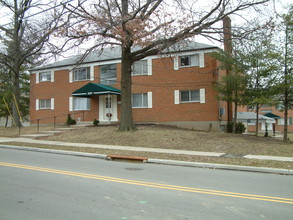 Apple Place Apartments in Cincinnati, OH - Building Photo - Building Photo