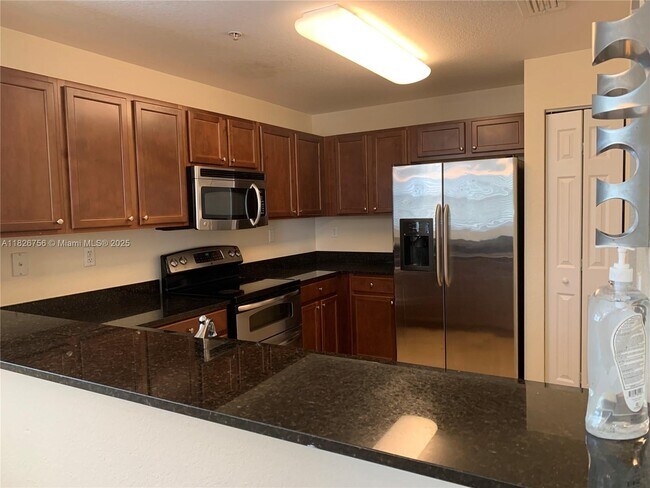 10800 NW 88th Terrace in Doral, FL - Building Photo - Building Photo