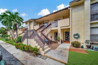 1977 SW 15th St in Deerfield Beach, FL - Foto de edificio - Building Photo