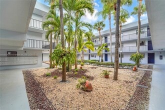 10825 SW 112th Ave in Miami, FL - Building Photo - Building Photo