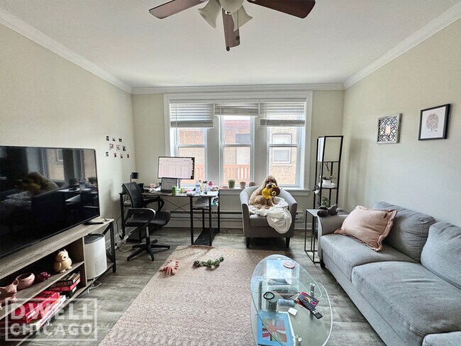 839 W Cornelia Ave, Unit 3S in Chicago, IL - Foto de edificio - Building Photo