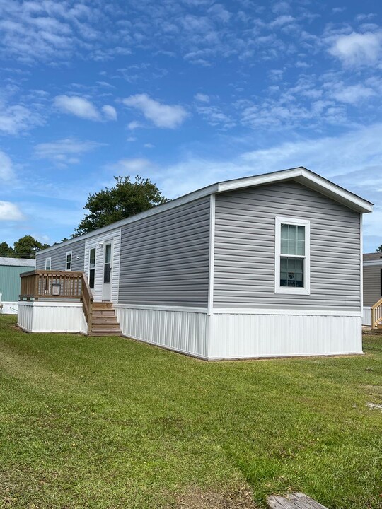 247 Old Airport Rd in Newport, NC - Building Photo