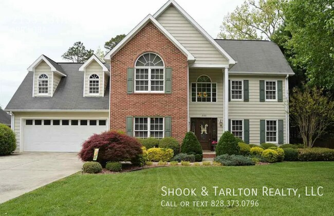 2133 13th St Ct NE in Hickory, NC - Building Photo - Building Photo