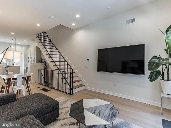 property at 2013 Abigail St