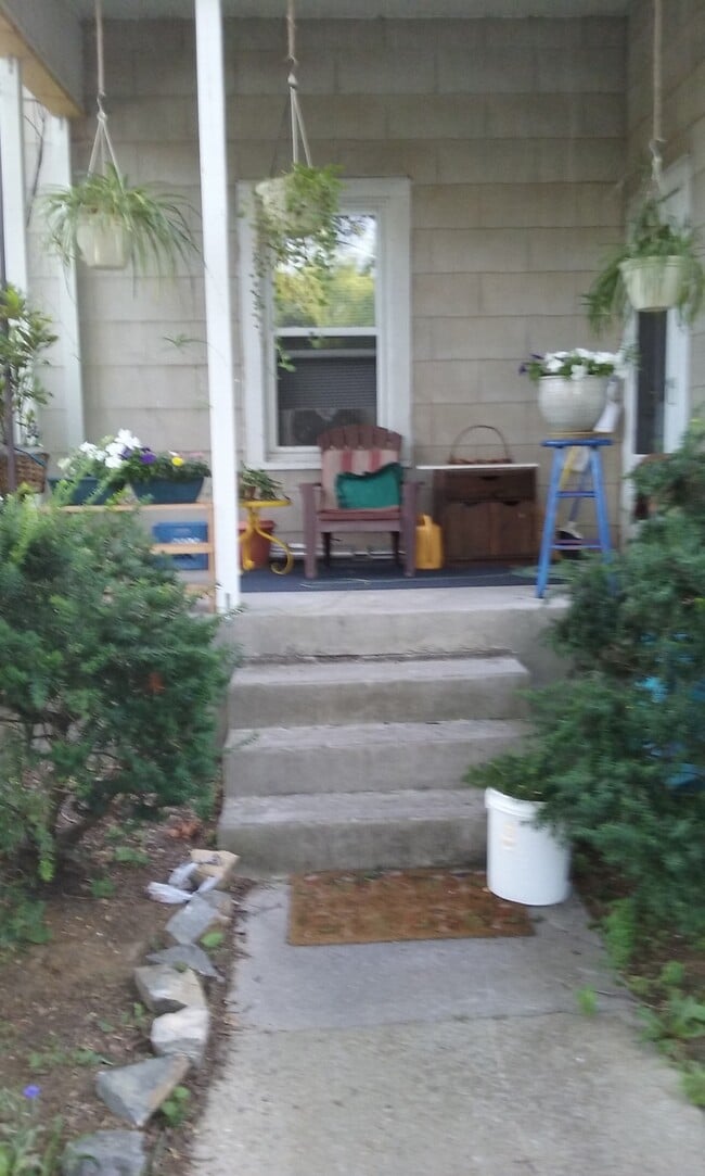 444 Roanoke St E, Unit A, Unit A