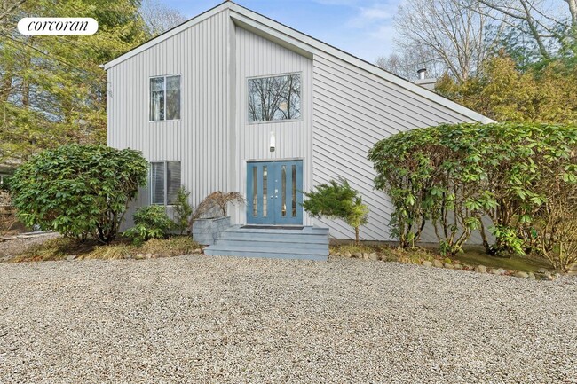 24 Quogue Riverhead Rd in Quogue, NY - Building Photo - Building Photo