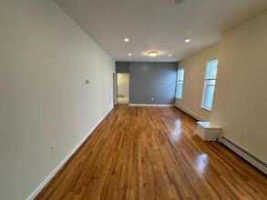 37 Gautier Ave, Unit #2 in Jersey City, NJ - Foto de edificio - Building Photo