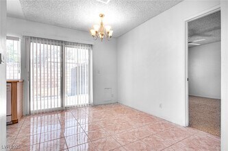 6211 Meadow Brook Ln in Las Vegas, NV - Building Photo - Building Photo