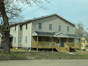 210 S Eaton St in Albion, MI - Building Photo - Building Photo