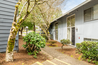 Capitol Gardens in Portland, OR - Building Photo - Building Photo