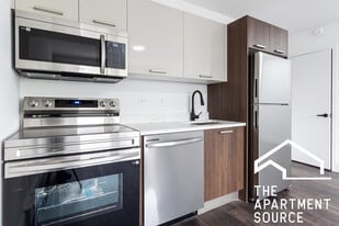 1553 W Hollywood Ave in Chicago, IL - Building Photo