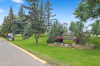Parkland Village in Spruce Grove, AB - Building Photo - Building Photo