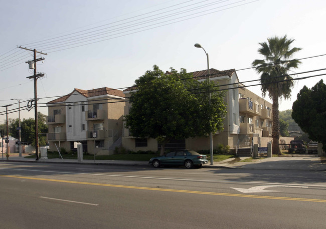 7020 Coldwater Canyon Ave in North Hollywood, CA - Building Photo - Building Photo