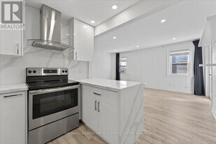 252 Soudan Ave in Toronto, ON - Building Photo