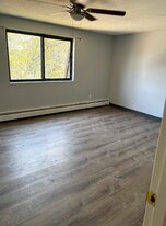 16 Tiffany Rd, Unit # 9 in Salem, NH - Building Photo