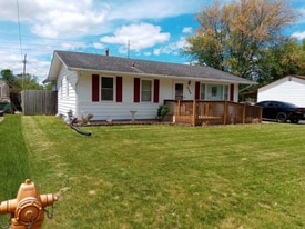 2300 Pioneer Dr in Beloit, WI - Building Photo