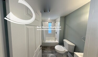 33 Hancock St, Unit 2 in Somerville, MA - Foto de edificio - Building Photo