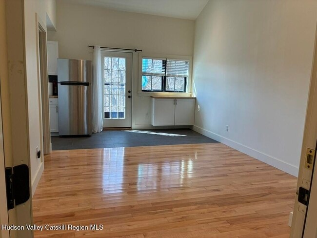 217 State St in Hudson, NY - Building Photo - Building Photo