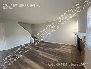 10007 NW Lema Dr in Parkville, MO - Building Photo - Building Photo