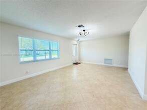 8581 NW 17th St in Plantation, FL - Building Photo - Building Photo