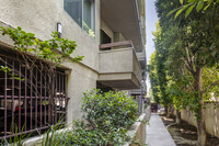 10231 / Toluca Place in Toluca Lake, CA - Building Photo - Building Photo