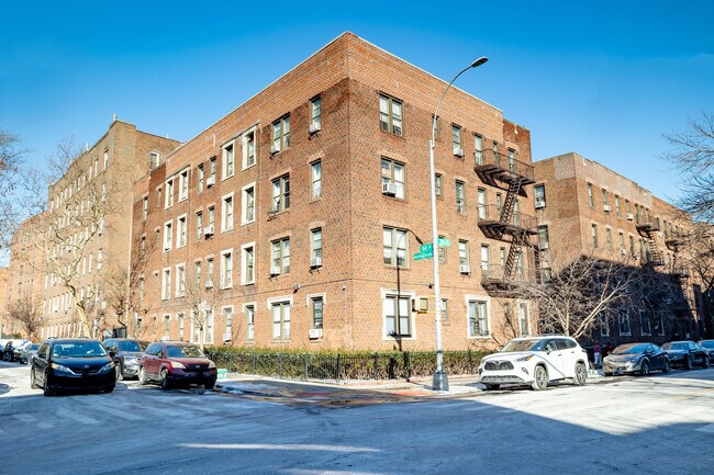 94-05-94-19 35th Ave in Flushing, NY - Building Photo - Building Photo