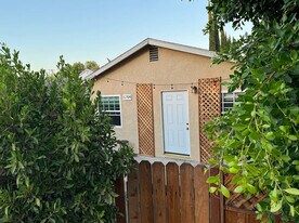 6704 Nagle Ave, Unit 1 in Van Nuys, CA - Building Photo