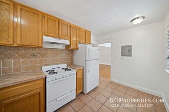 1239 Havenhurst Dr in Los Angeles, CA - Building Photo - Building Photo