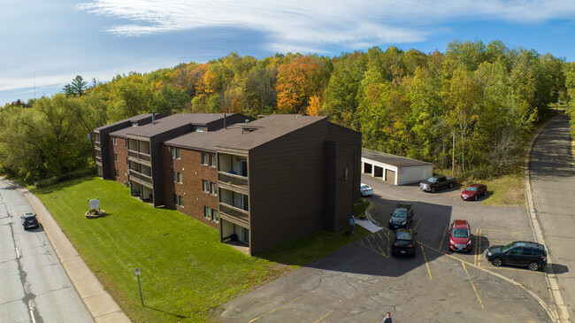 Edgewood Apartments in Duluth, MN - Foto de edificio - Building Photo