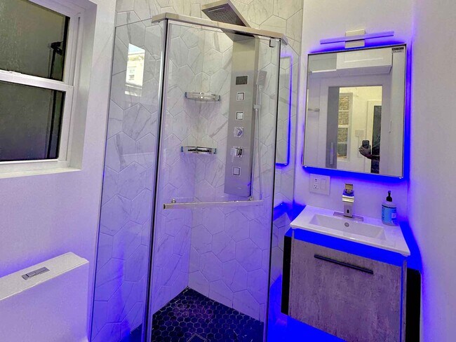 196 Danforth Ave, Unit Tiny Home in Jersey City, NJ - Building Photo - Building Photo