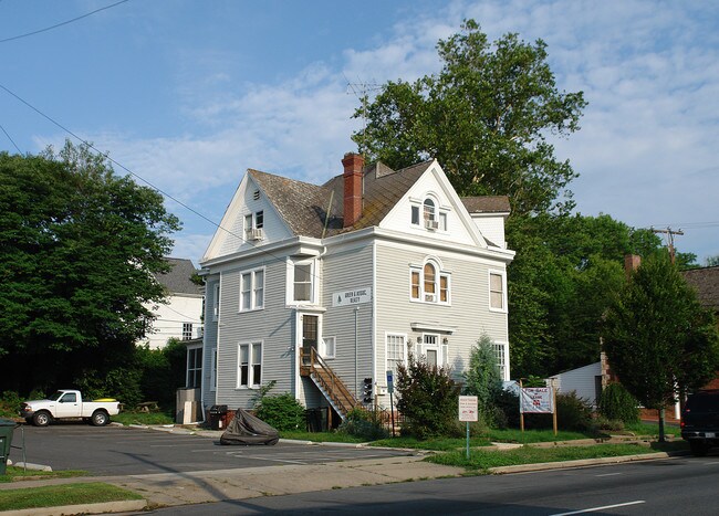 1122 Caroline St in Fredericksburg, VA - Building Photo - Building Photo