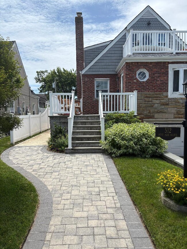 512 W Park Ave in Long Beach, NY - Building Photo - Building Photo