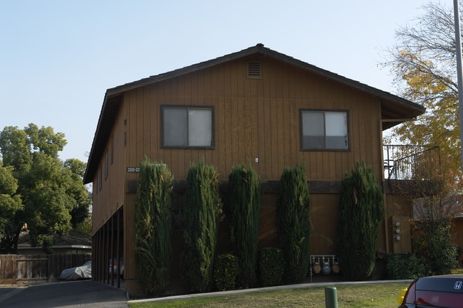 3352 R St in Merced, CA - Foto de edificio - Building Photo