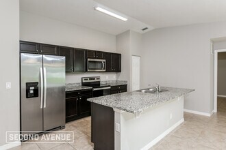 1312 Vancouver Ave SE in Palm Bay, FL - Foto de edificio - Building Photo