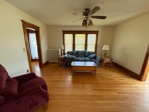 1859 Northampton St-Unit -1 in Holyoke, MA - Foto de edificio - Building Photo