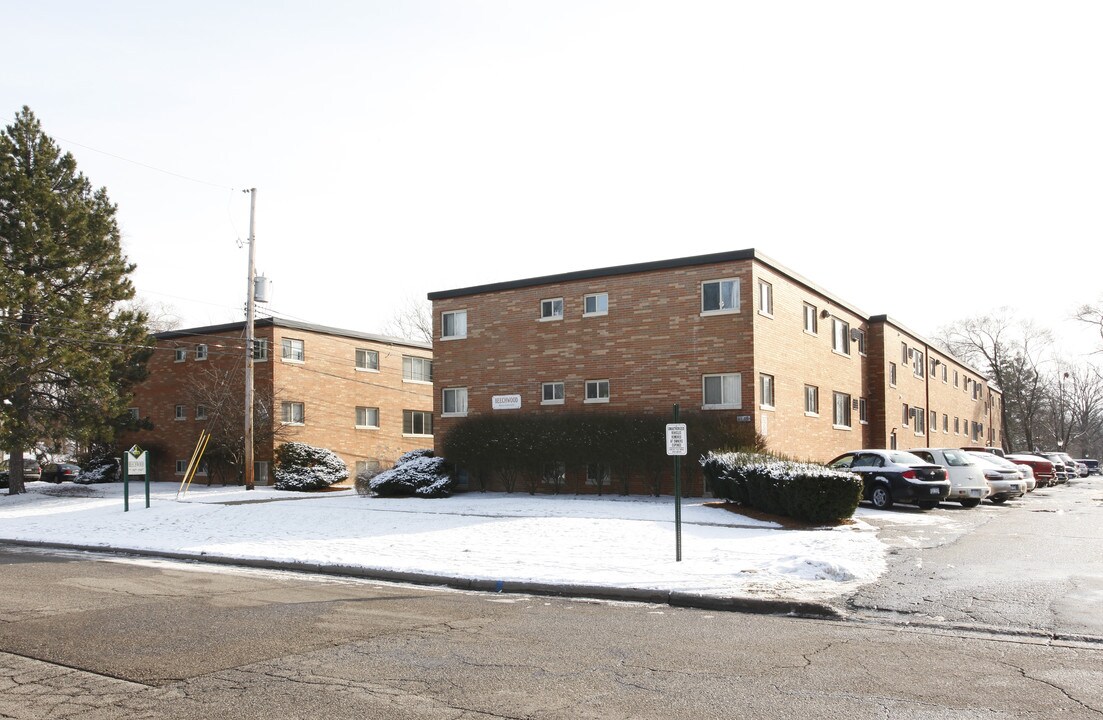 Beechwood Apartments in East Lansing, MI - Building Photo