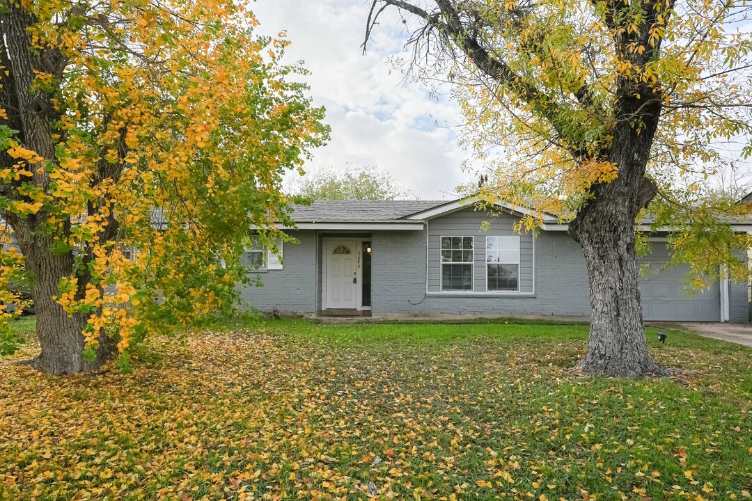 6286 Cedar Valley Dr in San Antonio, TX - Building Photo