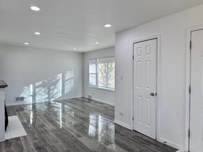 1125 Wadsworth Ave in North Chicago, IL - Building Photo - Building Photo