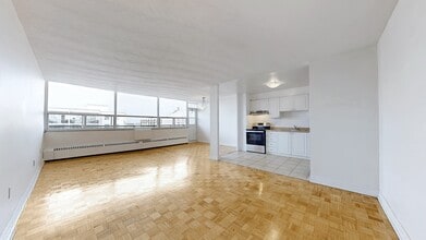 Sandringham House in Toronto, ON - Building Photo - Building Photo