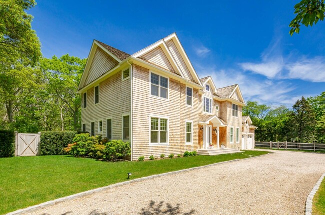 1028 Head of Pond Rd in Water Mill, NY - Building Photo - Building Photo