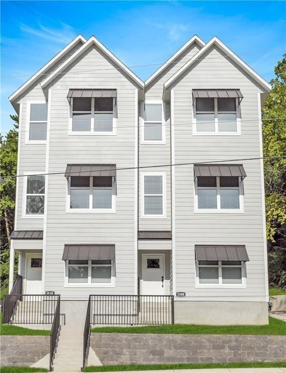 property at 1518 N Gregg Ave